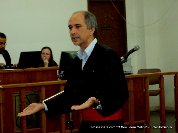 O promotor Dr. Dinalmari que atuou na acusa&ccedil;&atilde;o
