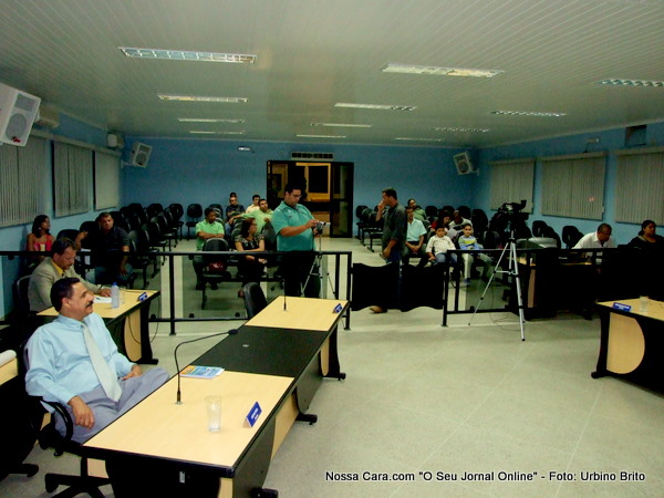 P&uacute;blico comparece em n&uacute;mero reduzido.