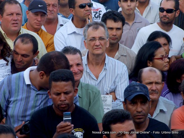 Nelson Luz Pereira (camisa clara listrada) com o crachá do seminário o futuro prefeito de Abaíra
