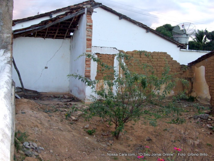 Casa que derrubada por uma carreta desgovernada durante a descida da Agripino Augusto de Azevedo