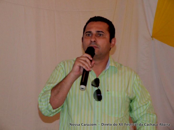 O prefeito de Aba&iacute;ra Jo&atilde;o Hip&oacute;lito,a agradeceu a todos que colaboraram para a realiza&ccedil;&atilde;o do Festival mais reclamou do Banco do Brasil  