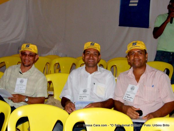 A direita Ant&ocirc;nio Gomes no centro Welington (STR-Itabela) e Sid Ney Santos durante semin&aacute;rio no Festival da Cacha&ccedil;a Aba&iacute;ra