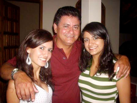 Aqui Gilson Bahia com as duas filhas Samira e Viviane 