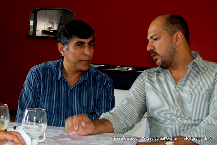 O diretor da Record News Carlos Geraldo em bate papo com o prefeito de Eun&aacute;polis Rob&eacute;rio Oliveira 