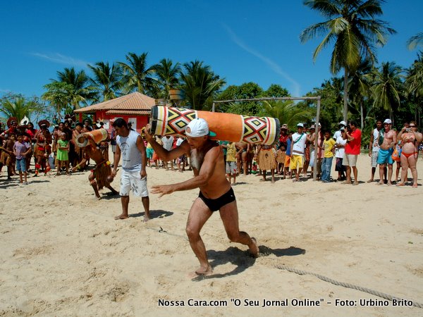 Na corrida de Tora a equipe dos Cal&ccedil;as Furadas levaram a melhor sobre os &iacute;ndios