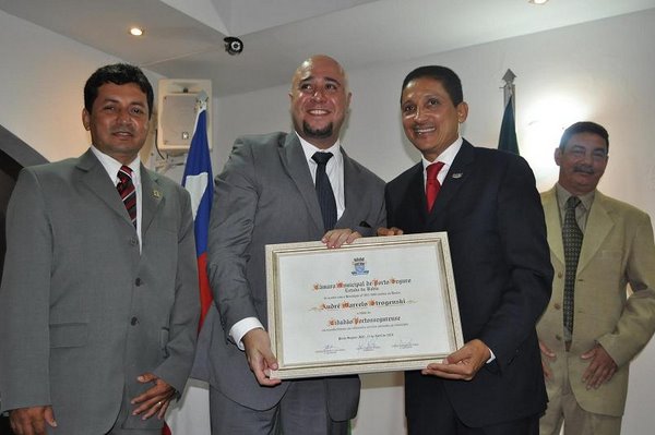 Dr. André Strogenski recebe título
