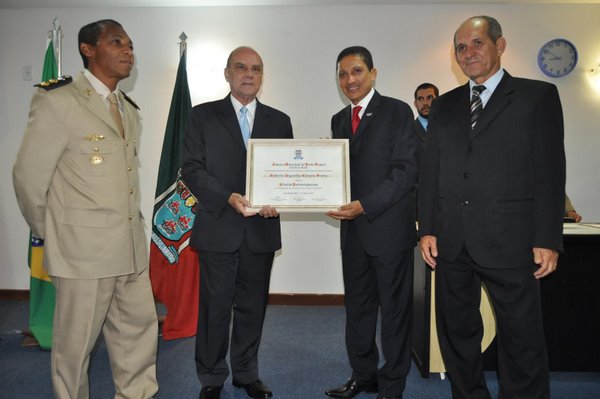 General Câmara Sena recebe título