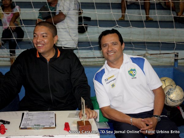 Joilson Caldeira (de preto) e Ocimar Carvalho representante da FBFS