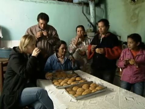 A broa sai do forno quentinha e pronta pra ser dugustada com aquele cafezinho da ro&ccedil;a