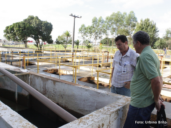 Esta&ccedil;&atilde;o de tratamento de Eun&aacute;polis o gerente da Embasa Aylton Lima explica ao nosso rep&oacute;rter como a esta&ccedil;&atilde;o funciona