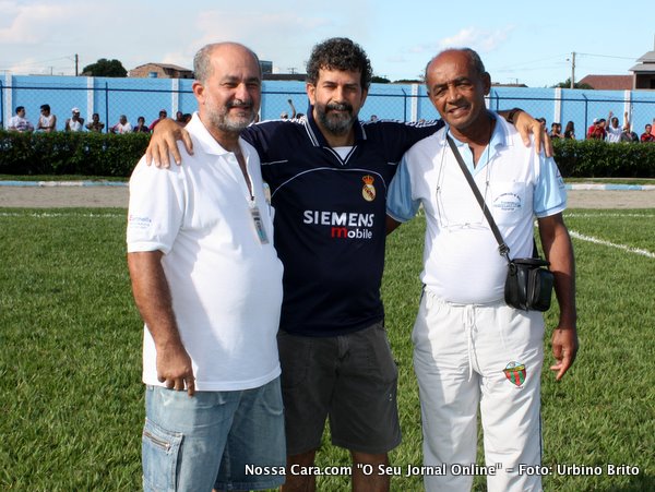 Urbino Brito (NossaCara.com), Romali Moura (ao centro) que foi um dos maiores craques de futebol de Porto Seguro e Jota Cruz (Tribuna Estudantil).