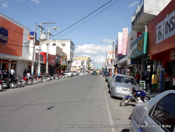 Av. Porto Seguro principal corredor comercial de Eun&aacute;polis totalmente vazia