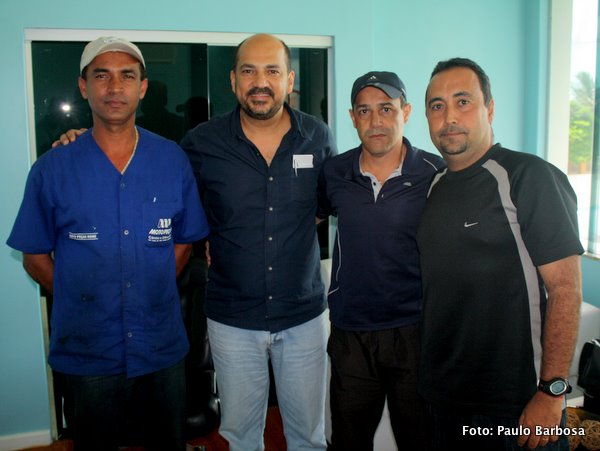 Bezerra, Rob&eacute;rio, Artur Nunes e Marcos Correia trabalhando em pr&oacute;l do futsal eunapolitano