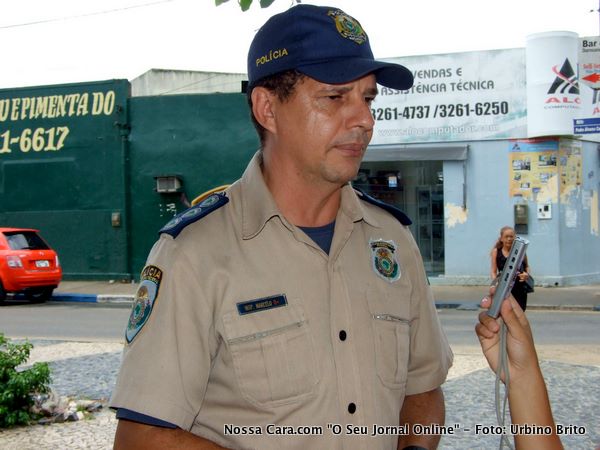 Inspetor Marcelo Santana chefe da PRF/Eun&aacute;polis, sendo entrevistado pela nossa equipe 