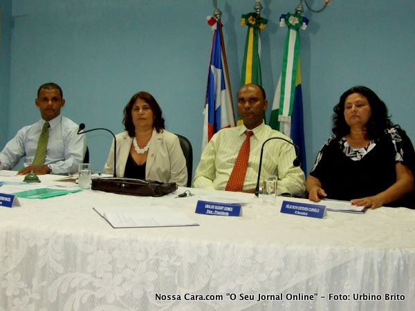 Da esq/direita os veradores Paula Brasil, Carm&eacute;m L&uacute;cia (pres. C&acirc;mara), Ubaldo Suzart, e Ruthe Contadora compondo a mesa diretora 