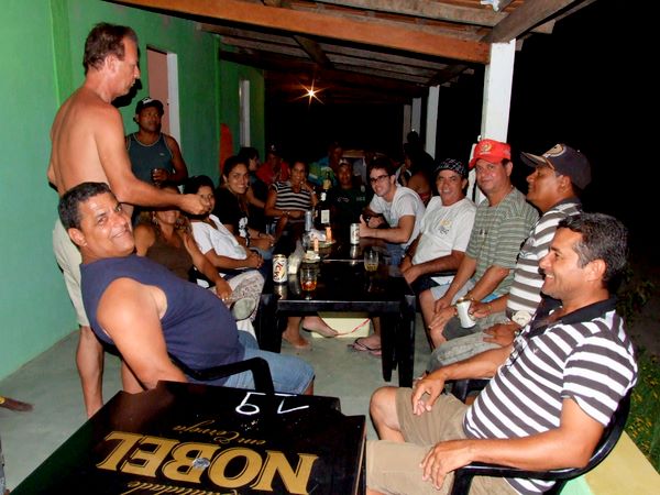 Aqui durante a noite na sede da fazenda os amigos reunidos tomando aquela deliciosa cerveja e degustando deliciosos petiscos servidos pelos anfitri&otilde;es. 