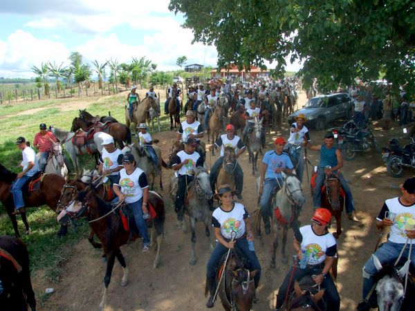 Sa&iacute;da da cavalgada da fazenda Itatiaia em dire&ccedil;&atilde;o ao povoado de Monte Alegre
