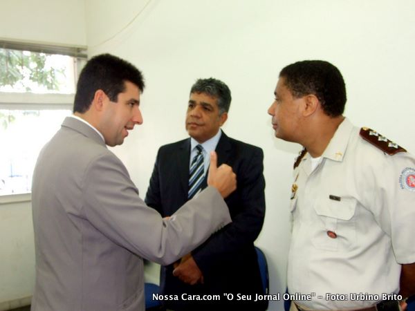 Dr. Evy Paternostro, Dr. Max Xavier (centro) e o Capit&atilde;o PM Cleber  