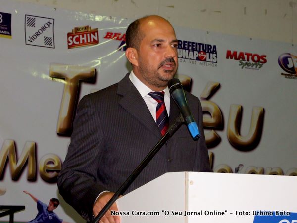 O prefeito Rob&eacute;rio Oliveira parabenizou a Luciano Santos pela festas e tamb&eacute;m a oportunidade de ter tantos desportistas juntos