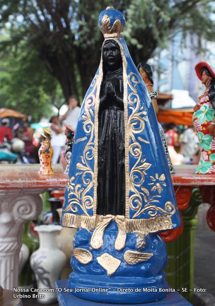 Imagens de Nossa Senhora aparecida exculpida na cer&acirc;mica e pintadas a m&atilde;o