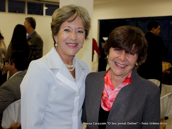 A colunista social Eluiza Elena (branco) e Dr&ordf; Simone Tutrut, ex juiza do trabalho e advogada 