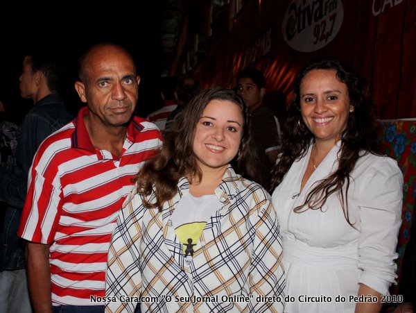 Dra. Roberta Tutrut o esposo e uma amiga na saida do camarote do prefeito