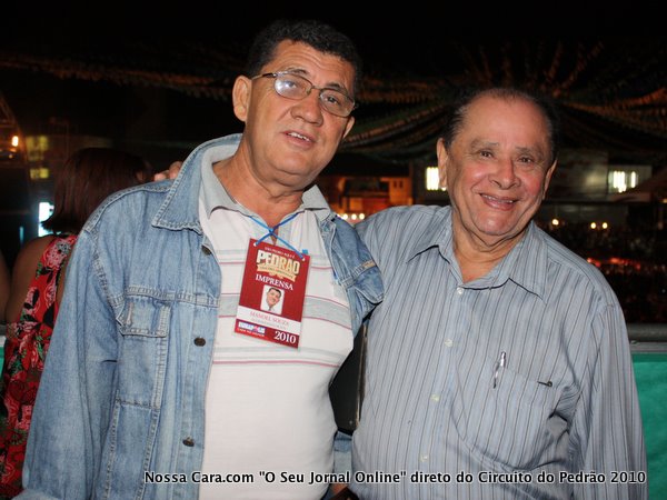 Manoel de Souza (com crach&aacute;) e Tio Lucas curtindo a festa no camarote da Nova Schin