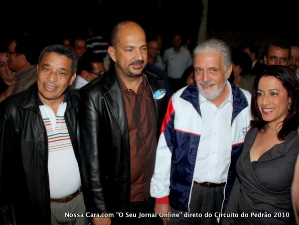 Ant&ocirc;nio Ap&oacute;stolo, Rob&eacute;rio Oliveira, Jaques Wagner e a candidata a deputada estadual Cl&aacute;udia Oliveira