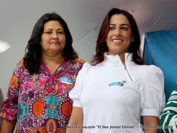 A presidente do PT do B em Eun&aacute;polis, vereadora Ruthe Contadora com a pr&eacute; candidata C&aacute;udia Oliveira
