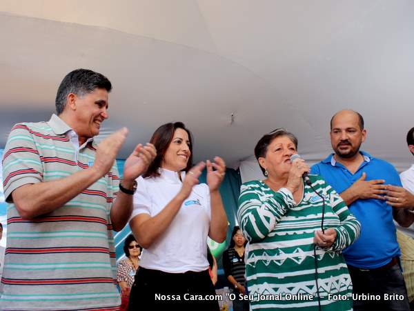 Da esq/direita J&acirc;nio Natal, Cl&aacute;udia Oliviera, Dilma Gramacho (pres do PT do B, discursando) e Rob&eacute;rio Oliveira