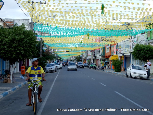 Av. Porto Seguro totalmente vazia as 15h00 hor&aacute;rio em que o tr&acirc;nsito &eacute; intenso nesta via 