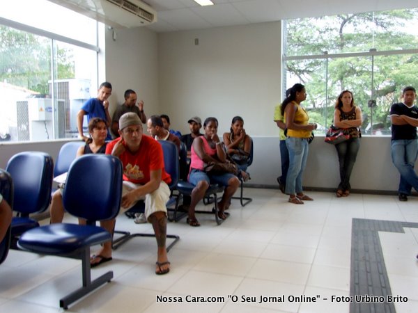 Fila da ag&ecirc;ncia do Banco do Brasil onde o nosso rep&oacute;rter ficou mais de 5 horas esperando para ser atendido