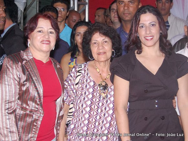 A vice prefeita Maria Menzes, dona L&eacute;lia (m&atilde;e da primeira dama) e Cl&aacute;udia Oliveira (primeira dama)