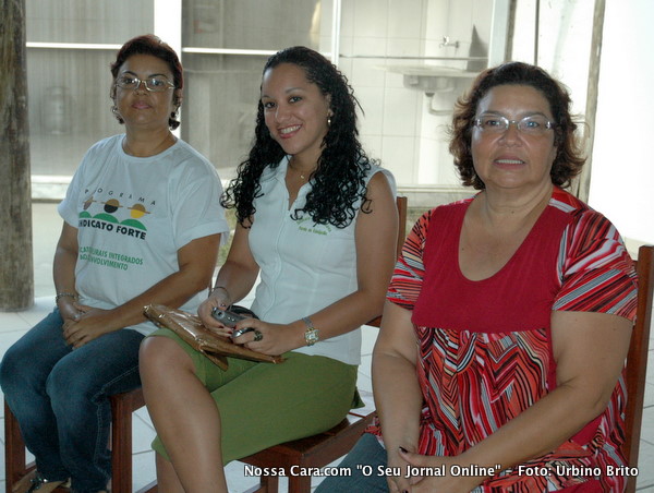 Da esq/direita Alba Menezes (diretora), Daiane (secret&aacute;ria) e Eliane Menezes (pres. do Sindicato) 