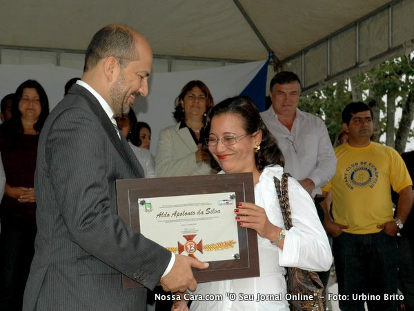  Aldo Apol&ocirc;nio da Silva, chefe do DNIT em Eun&aacute;polis, a comenda foi recebida pela sua esposa.