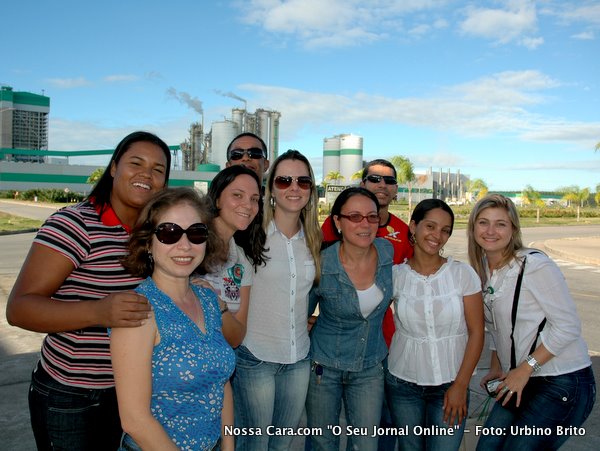 Da esq/direita Edinaci dos Santos (sec., do Comdau), Marco Aur&eacute;lio (Veracel) Moreno Seguchi (Comdau), na frente Sandia (Comdau), Juliana Dadalto (Comdau), Dra. Margot (Comdau), Jeane MIranda (Bi&oacute;loga), Oni M&aacute;rcia (Comdau) e Carina Gerin (Veracel).