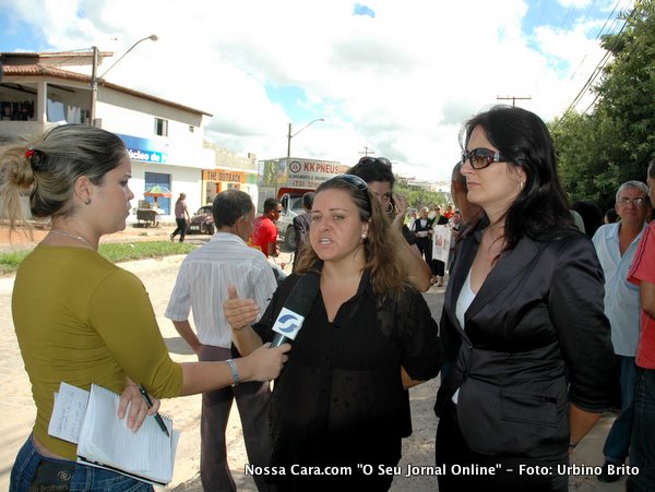 Dra. Roberta Tutruti e Dra Deyse Tripodi, sendo entrevistadas pela Tv. Sulbahia