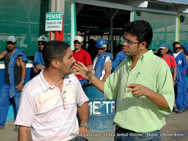 Fernando e Marcelo, aqui dialogando durante a manifesta&ccedil;&atilde;o