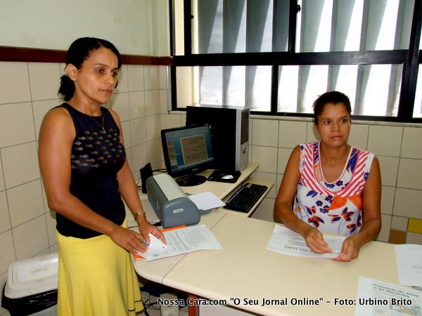 Em p&eacute; Sandra vice diretora e Silvia Leticia durante a conversa com a nossa equipe