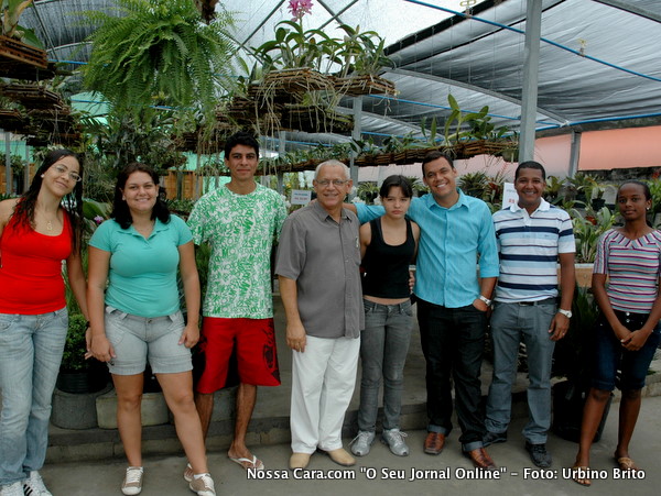 Reinaldo e sua equipe de colaboradores posam para a nossa lente 
