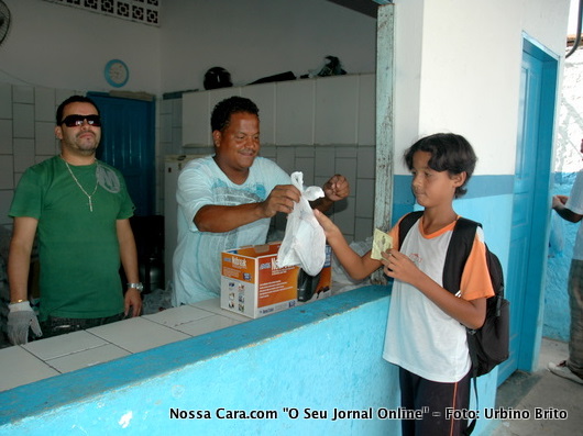 Entrega do peixe no col&eacute;gio An&eacute;sia Guimar&atilde;es a entrega foi bem organizada e andava r&aacute;pido