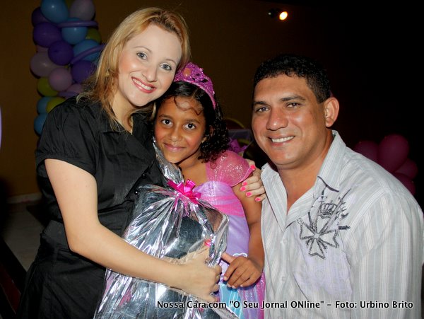 Aqui com os tios Junior Bahia e Daniele em abra&ccedil;o fraternal
