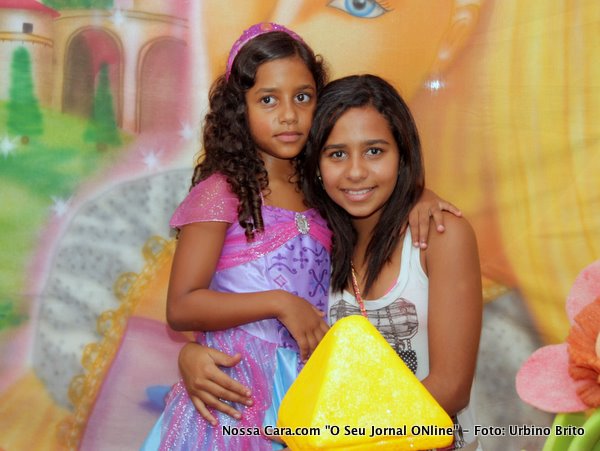 Maria Vict&oacute;ria e a irm&atilde; Maria Bahia