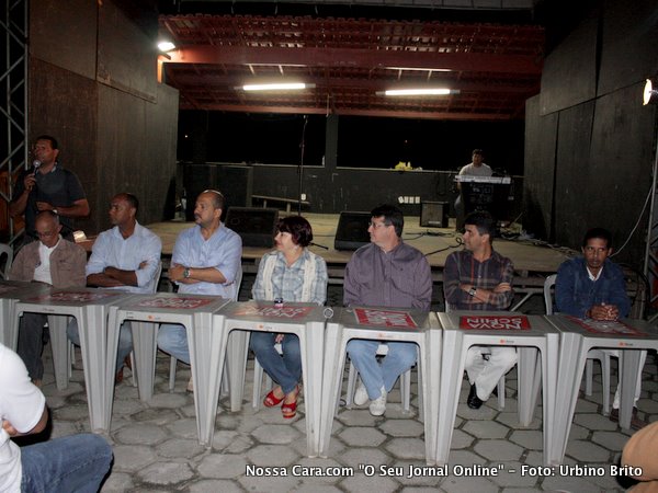 Da esq/direita Pastor Ben&eacute;, vereador Ubaldo Suzart, prefeito Rob&eacute;rio Oliveira, vice prefeita Maria Menezes, Eduardo Farias, Marcos e Cl&aacute;udio presidente do Moto Taxistas