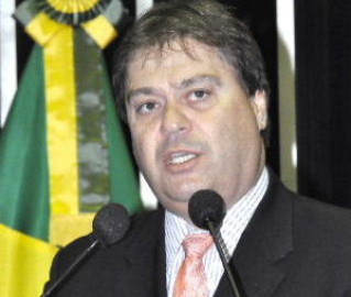 Gim Argello foi o senador que mais faltou sem justificativa: assessoria diz que ele esquece de bater ponto