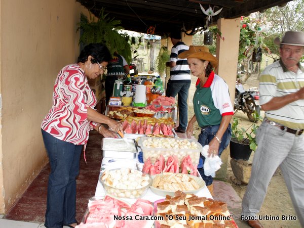 Caf&eacute; da manh&atilde; na casa de dona Bia que juntamente com seu filho Eraldo Bahia recepcionou os participantes