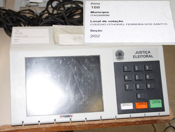 Esta &eacute; a urna que foi utilizada para a audit&oacute;ria obeservem no detalhe o n&uacute;mero da se&ccedil;&atilde;o para onde ela vai