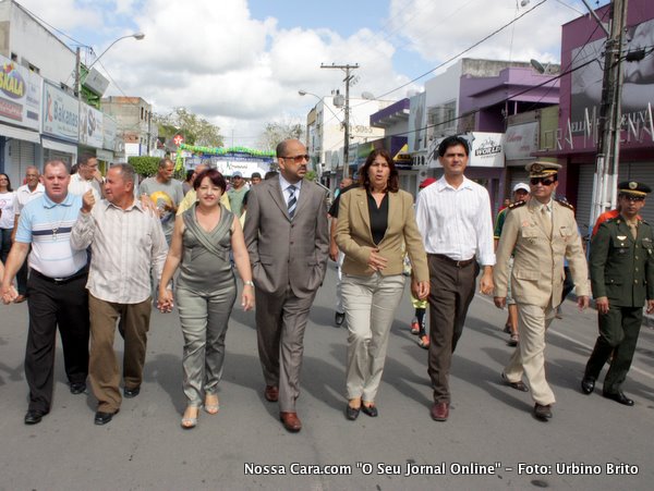 Da esq/direita o vereador Galego do Regional, Valdivio Viana Braga, Maria Menezes, Robério Oliveira, a vereadora Carmém Lúcia, willy Rafner, Major Roberto e o Tenente Elmo