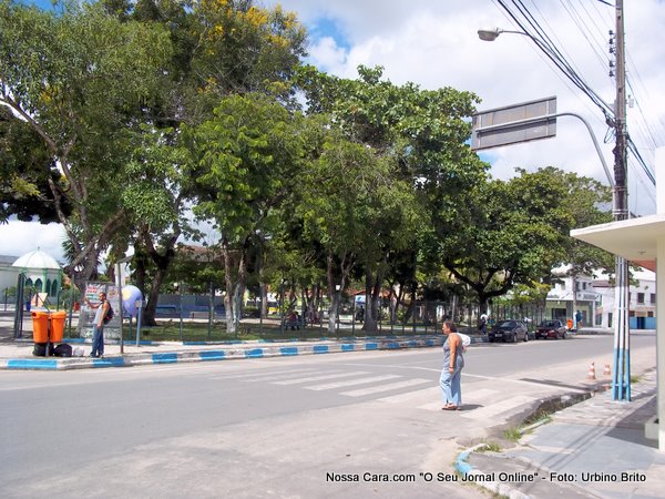 A pra&ccedil;a Frei Calixto vista da esquina da Av. Duque de Caxias 