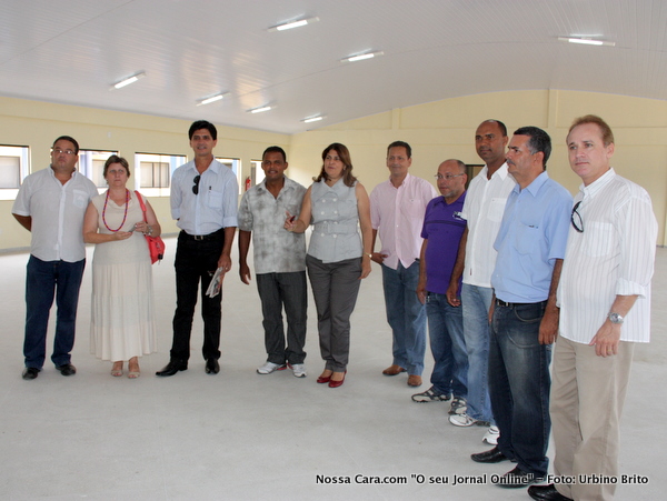 Da esq/direita os secret&aacute;rios municipais Alick Maia, Terezinha Siviero, Willy Hafner, Paulo S&eacute;rgio Brasil (vereador), Carm&eacute;m L&uacute;cia (vereadora), Valvir Vieira (construtor), Roberto (engenheiro) Ubaldo Suzart (vereador), Jos&eacute; Milton (C&acirc;mara) e Gelton Freitas (secret&aacute;rio).